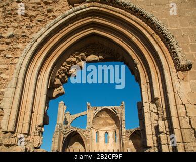 Ruine de l'église Saint-Georges des Grecs par l'entrée de l'arche. Lieu - Famagusta, Chypre Banque D'Images