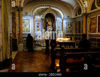 Intérieur De L'Église Du Couvent De Carmélite De Saint-Thérèse Sur La Rue Clarendon Dublin, Irlande Banque D'Images