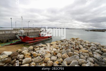 Irlande île service de ferry avec Coll le Burtonport Arranmore ferry amarré dans le port de Leabgarrow sur l'île d'Arranmore, une île de Gaeltacht. Banque D'Images