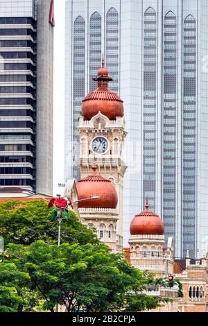 Bâtiment colonial à l'architecture de Mughal bâtiments publics à la place Merdeka, Kuala Lumpur, Malaisie sur le bord du terrain de cricket d'origine Banque D'Images