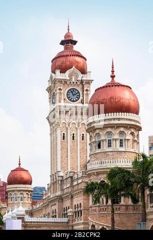 Bâtiment colonial à l'architecture de Mughal bâtiments publics à la place Merdeka, Kuala Lumpur, Malaisie sur le bord du terrain de cricket d'origine Banque D'Images