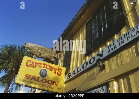 Entrée et panneau du bar Saloon du Capt Tony, Key West, Floride, Amérique Banque D'Images