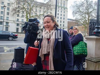 Anne-Marie Trevelyan, secrétaire d'État au développement international, arrive à la réunion du Cabinet pour la COBRA d'urgence sur le Coronavirus. Banque D'Images