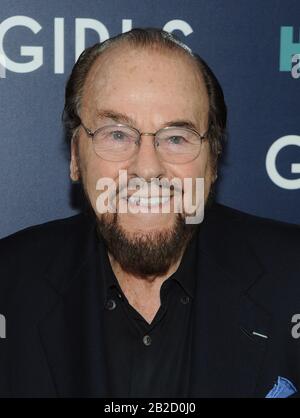 ***PHOTO DU FICHIER*** James Lipton Est Décédé. New YORK, NY - 02 FÉVRIER: James Lipton assiste à la première de New York de la sixième et dernière saison des 'Girls' à Alice Tully Hall, Lincoln Center le 2 février 2017 à New York City. Photo de: John Palmer/MediaPunch Banque D'Images