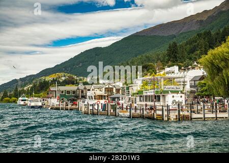 Cafés Au Quai De Queenstown Bay, Lac Wakatipu, À Queenstown, Région D'Otago, Île Du Sud, Nouvelle-Zélande Banque D'Images