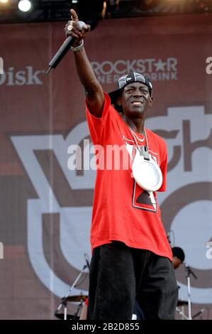 ***Photo Du Fichier*** Saveur Flav Tiré De L'Ennemi Public. Ennemi public (Flav Saveur) en direct au festival Rock the Bells à Randall's Island à New York. 29 Juillet 2007 © David Atlas/Mediapunch Banque D'Images