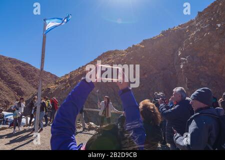 Marché à la 'Viaducto la Polvorilla', 4200 m ALS, la gare finale de la 'Tren a las Nubes', Province de Salta, Andes, NW Argentine, Amérique latine Banque D'Images