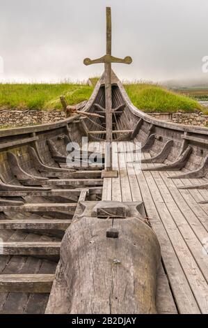 Le Skidbladner réplique Gokstad Viking navire à Haroldswick sur l'île d'Unst, Shetland. Banque D'Images