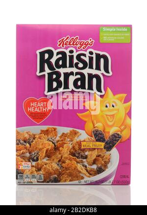 Irvine, CALIFORNIE - 22 MAI 2019: Une boîte de céréales pour le petit déjeuner de Kelloggs Raisin Bran. Banque D'Images