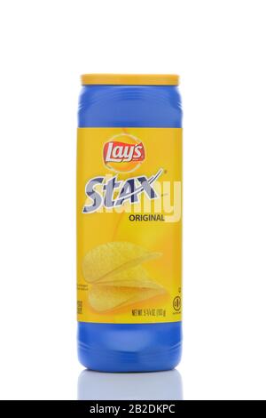 Irvine, CALIFORNIE - 23 MAI 2019: Un conteneur De Chips de pomme de terre Saveur originale De Stax de Frito-Lay. Banque D'Images