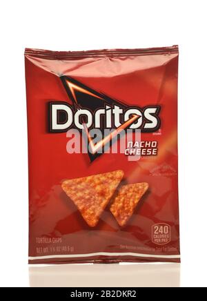 Irvine, CA - 4 AVRIL 2019 : un sac de chips de Tortilla de fromage Dorito Nacho de Frito-Lay. Banque D'Images