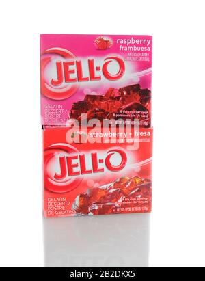 Irvine, CA - 21 janvier 2013 : 2 Boîtes de saveurs de Jell-O dessert, framboises et fraises. Jell-O une marque de Kraft Foods produit une variété de gelat Banque D'Images