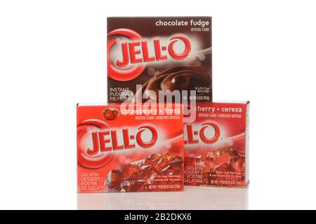 Irvine, CALIFORNIE - 22 MAI 2019: Trois Boîtes de Jell-O gélatine et chocolat Pudding. Banque D'Images