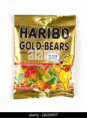 Irvine, CALIFORNIE - 5 JANVIER 2018 : ours d'or Haribo. Un bonbon doux, chewy, gummy dans une variété de saveurs de fruits. Banque D'Images