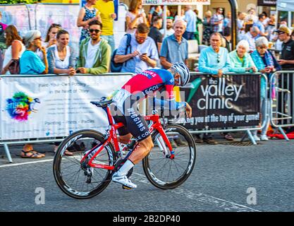 Tom Pidcock sur la ligne de départ à la course à vélo d'Otley 2019 Banque D'Images