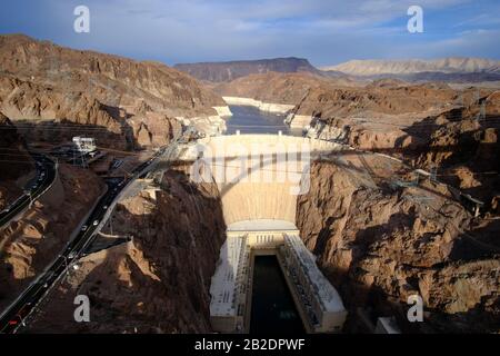 Le Célèbre Barrage Hoover. Centrale hydroélectrique à la frontière de l'Arizona et du Nevada sur le lac Mead. Banque D'Images