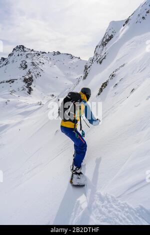 Ski-tourisme avec spitboard sur la piste de descente, Wattentaler Lizum, Alpes de Tuxer, Tyrol, Autriche Banque D'Images