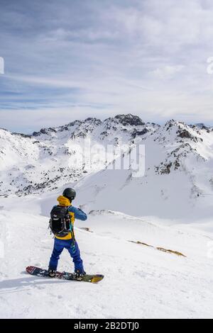 Ski-tourisme avec spitboard sur la piste de descente, Wattentaler Lizum, Alpes de Tuxer, Tyrol, Autriche Banque D'Images