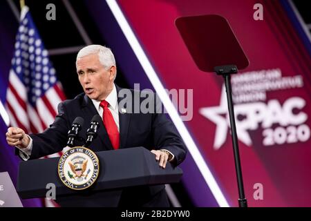 Oxon HILL, mort. - 27 FÉVRIER: Le vice-président américain Mike Pence s'exprime à la Conférence d'action politique conservatrice, CPAC 2020, à Oxon Hill, mort., le jeudi 27 février 2020.Credit: Samuel Corum / CNP (RESTRICTION: Pas de journaux ou journaux New York ou New Jersey dans un rayon de 120 miles de New York City) | usage dans le monde entier Banque D'Images