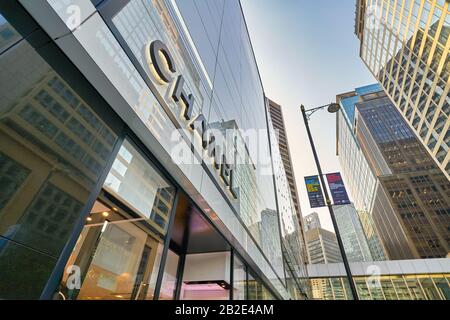 Hong KONG, CHINE - VERS JANVIER 2019 : marque Chanel vue sur l'entrée du magasin à Hong Kong. Banque D'Images