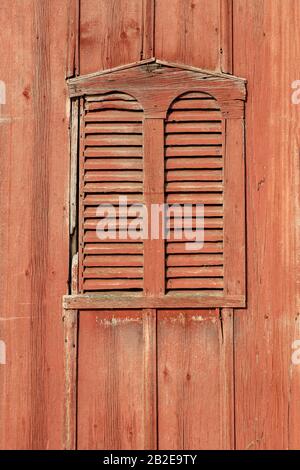 Vieilles portes de grange à l'ouest, Indiana du Nord, États-Unis, par James D Coppinger/Dembinsky photo Assoc Banque D'Images