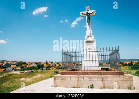 Crucifix sur la colline de Saint Benoît à Veszprem, Hongrie Banque D'Images