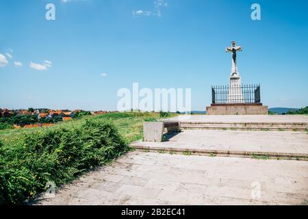 Crucifix sur la colline de Saint Benoît à Veszprem, Hongrie Banque D'Images