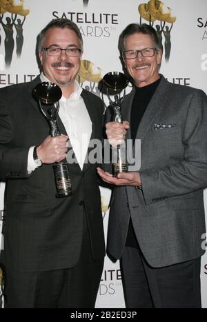 Vince Gilligan, Steve Stafford 03/01/2020 Le 24ème Prix satellite annuel - salle de presse au Viceroy l'Ermitage Beverly Hills à Beverly Hills, CA. Photo de I. Hasegawa / HNW / PictureLux Banque D'Images