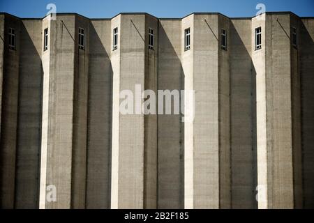 Bâtiment agricole dédiée au stockage des céréales. Banque D'Images