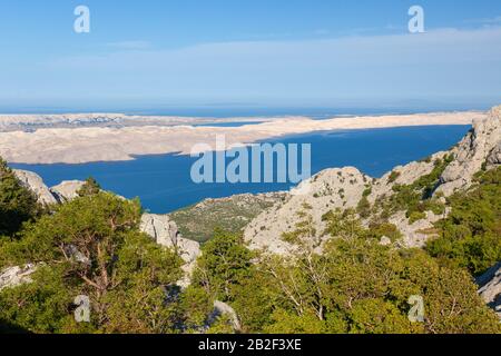 Vue sur la mer Adriatique depuis la montagne de Velebit, Croatie Banque D'Images