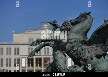 Mendebrunnen, Opéra, l'Augustplatz, Leipzig, Saxe, Allemagne Banque D'Images