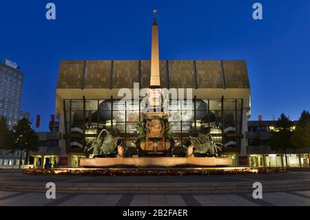 Mendebrunnen, Gewandhaus, l'Augustplatz, Leipzig, Saxe, Allemagne Banque D'Images