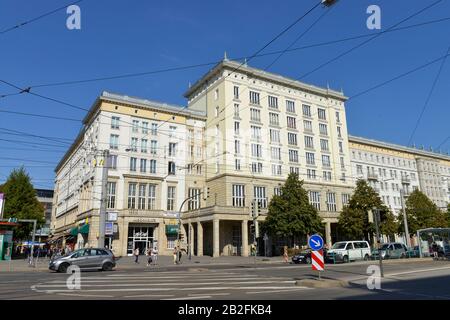 Ernst-Reuter-Geschaeftshaus, Allee, Magdeburg, Sachen-Anhalt, Deutschland Banque D'Images