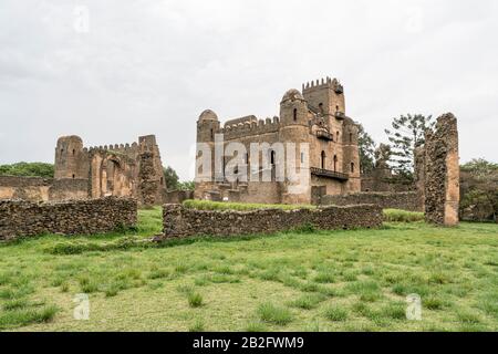 Palais et Palais des Fasiladas d'Iyasu I dans l'enceinte royale (Fasil Ghebbi) à Gonder, Ethiopie Banque D'Images