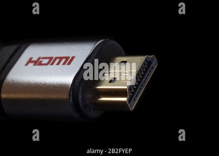 Prise HDMI macro isolée sur noir Banque D'Images
