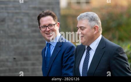 Londres, Royaume-Uni. 3 mars 2020. Alex Burghart MP PPS à Boris Johnson (à gauche) et Brandon Lewis MP Secrétaire d'Irlande du Nord (à droite) arrive à une réunion du Cabinet au 10 Downing Street, Londres Credit: Ian Davidson/Alay Live News Banque D'Images