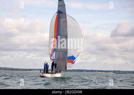 Classic International Yacht 6 mètres FRA 105 'May Be VIII', conçu et construit par Tore Holm en Suède, se préparant à partir de Cowes, Solent, 2007 Banque D'Images