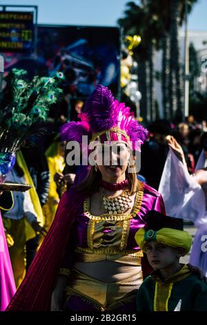 Paphos Chypre 01 mars 2020 vue des personnes non identifiées participant au carnaval de Paphos dans l'après-midi Banque D'Images