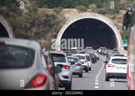 Autostrada A1 Milano-Napoli appelé Autostrada del Sole en Toscane, Italie. 24 Août 2019 © Wojciech Strozyk / Alay Stock Photo Banque D'Images