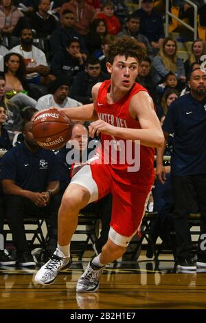 Mater Dei Monarchs Guard Devin Askew (5) lors d'un match de basket-ball de championnat de division ouverte de la section CIF-Sud contre Sierra Canyon, vendredi 28 février 2020, à long Beach, Californie, États-Unis. (Photo par IOS/ESPA-Images) Banque D'Images