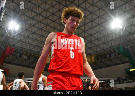 Mater Dei Monarchs Guard Devin Askew (5) lors d'un match de basket-ball de championnat de division ouverte de la section CIF-Sud contre Sierra Canyon, vendredi 28 février 2020, à long Beach, Californie, États-Unis. (Photo par IOS/ESPA-Images) Banque D'Images