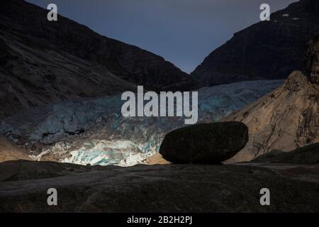 Le glacier réfléchissent dans l'eau de fusion en Norvège Banque D'Images