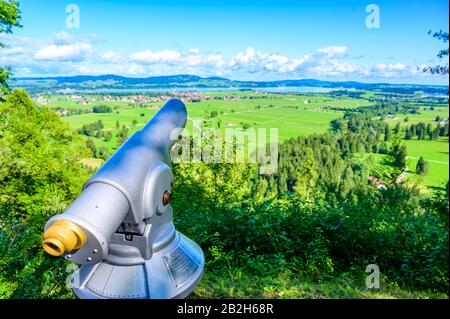 Forggensee - lac près de Fuessen dans de beaux paysages de montagne d'Allgaeu, Bavière, Allemagne Banque D'Images