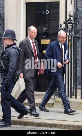 Londres, Royaume-Uni. 3 mars 2020. Chris Whitty (L - Conseiller médical en chef du gouvernement britannique) et Sir Patrick Vallance (R - Conseiller scientifique en chef du gouvernement) partent après une conférence de presse au 10 Downing Street pour répondre aux questions sur les plans du gouvernement de traiter avec le Coronavirus (CORVID-19) crédit: PjrNews/Alay Live News Banque D'Images