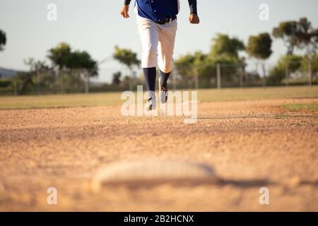 Joueur de baseball pendant le match Banque D'Images