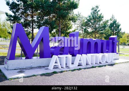 Bordeaux , Aquitaine/France - 10 25 2019 : lettres logo du stade Matmut Atlantique à Bordeaux; Banque D'Images