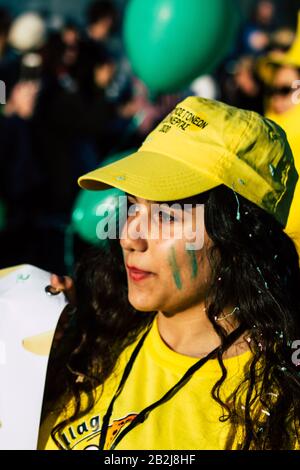 Paphos Chypre 01 mars 2020 vue des personnes non identifiées participant au carnaval de Paphos dans l'après-midi Banque D'Images