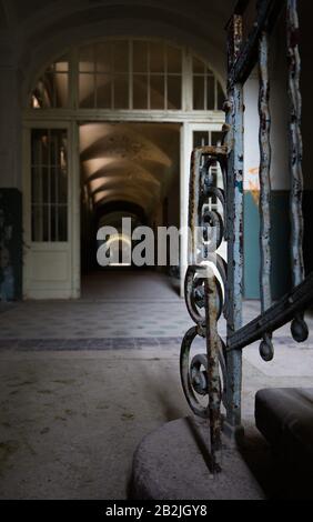 À l'intérieur d'un hôpital/sanatoire abandonné près de Berlin, en Allemagne Banque D'Images