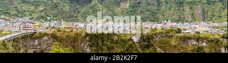 Banos De Agua Santa Est Un District De L'Équateur Situé Dans L'État De Tungurahua, C'Est Aussi Un Endroit Avec Plein D'Intéressantes Chutes D'Eau Et Therm Touristiques Banque D'Images