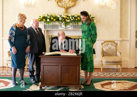 Aras An Uachtaráin, Irlande. 3 mars 2020. Visite en Irlande - le duc et la duchesse de Cambridge. Sur la photo le prince William, duc de Cambridge et le HRH Kate Middleton la duchesse de Cambridge à Aras An Uachtaráin où ils ont rencontré le président de l'Irlande/Uachtarain na heireann le président Michael D Higgins et sa femme Sabina lors de leur Visite royale en Irlande. Photo: SAM Boal/Rollingnews.ie crédit: RollingNews.ie/Alay Live News Banque D'Images